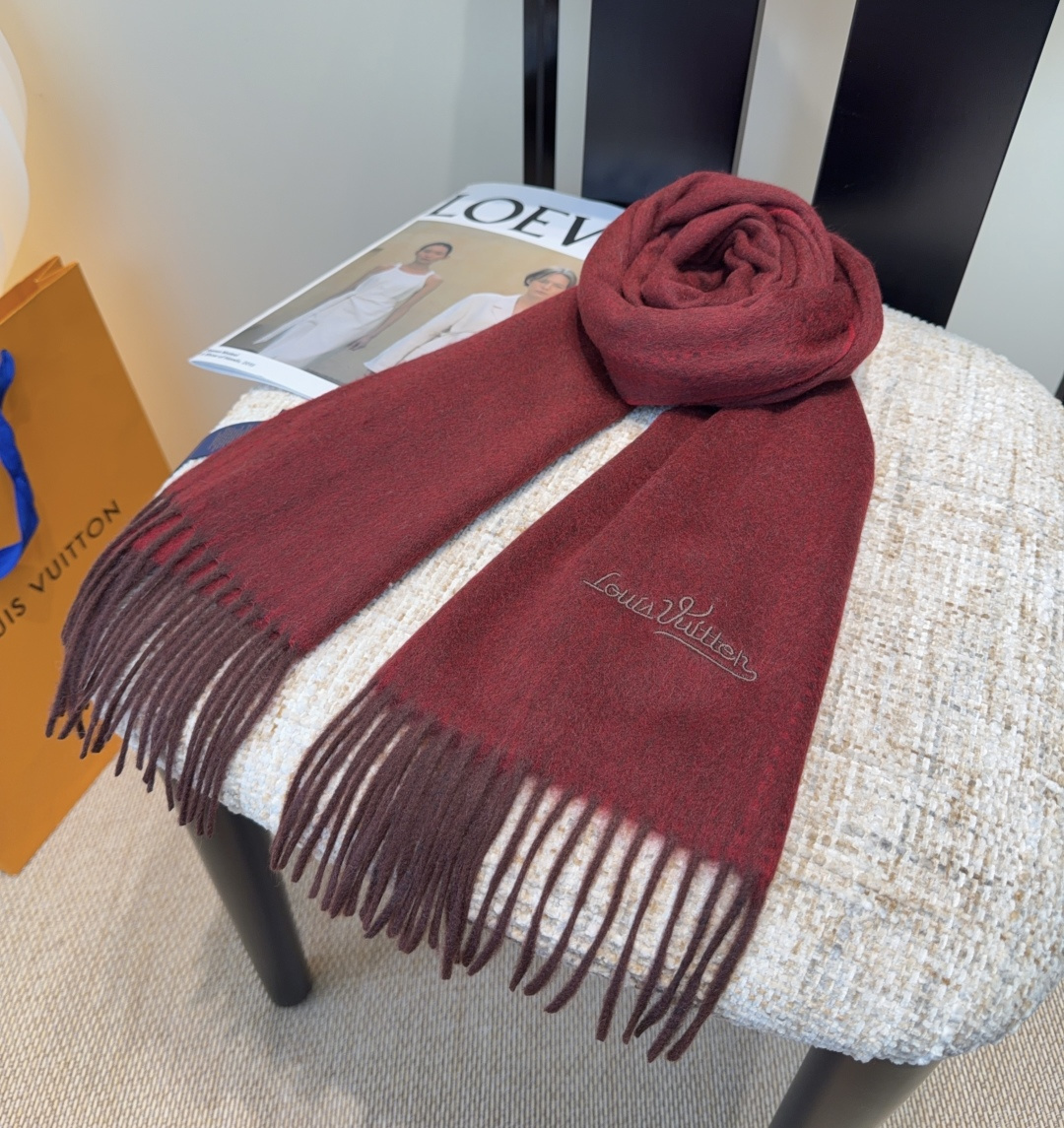 Lv围巾❗️好看的要疯掉了，太有型太有魅力了❗️❗️非常斯文时尚的秋冬单品！真的很喜欢，非常Classi