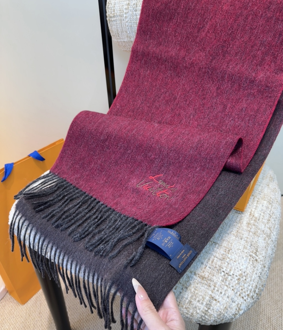 Lv围巾❗️好看的要疯掉了，太有型太有魅力了❗️❗️非常斯文时尚的秋冬单品！真的很喜欢，非常Classi