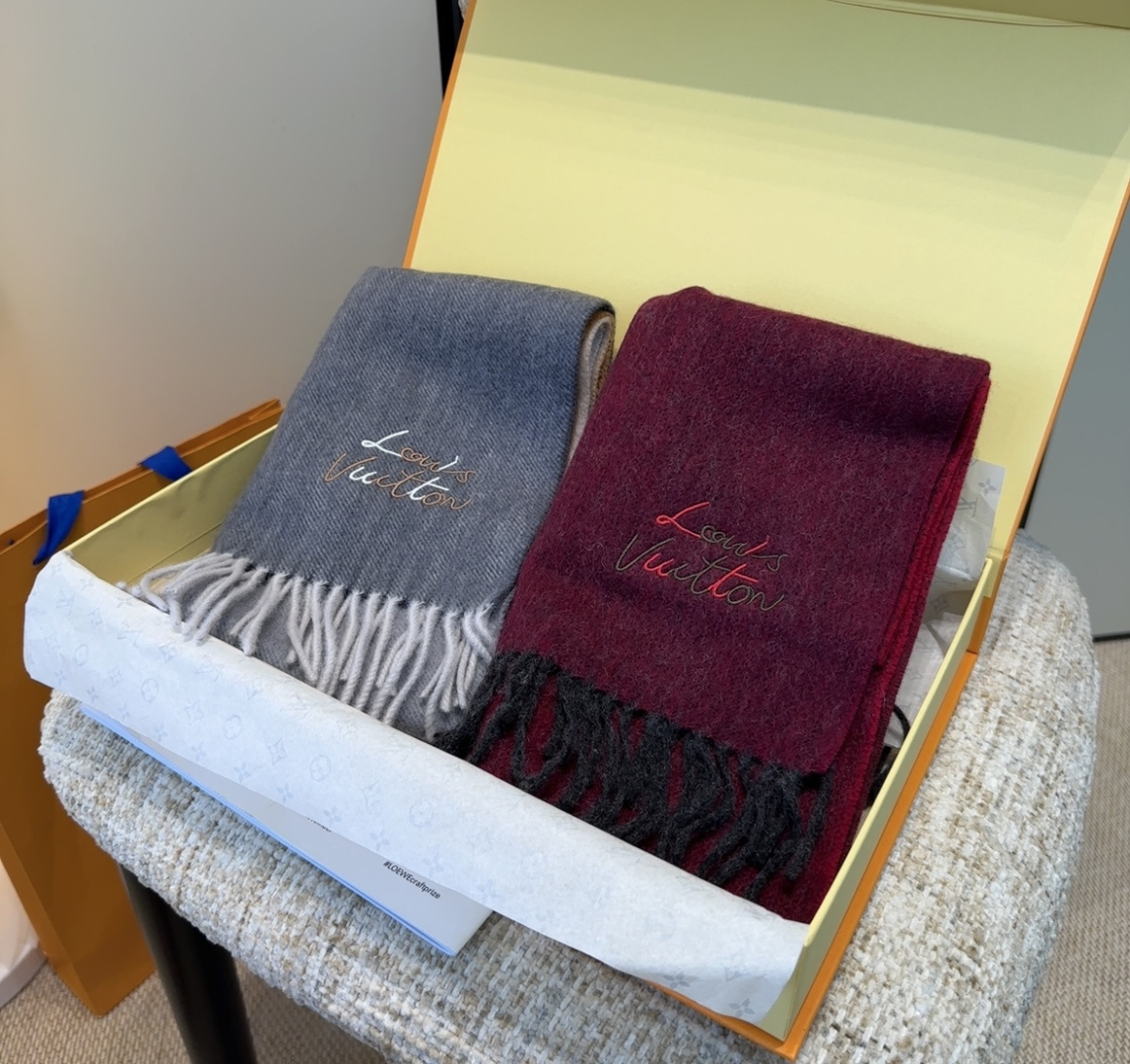 Lv围巾❗️好看的要疯掉了，太有型太有魅力了❗️❗️非常斯文时尚的秋冬单品！真的很喜欢，非常Classi