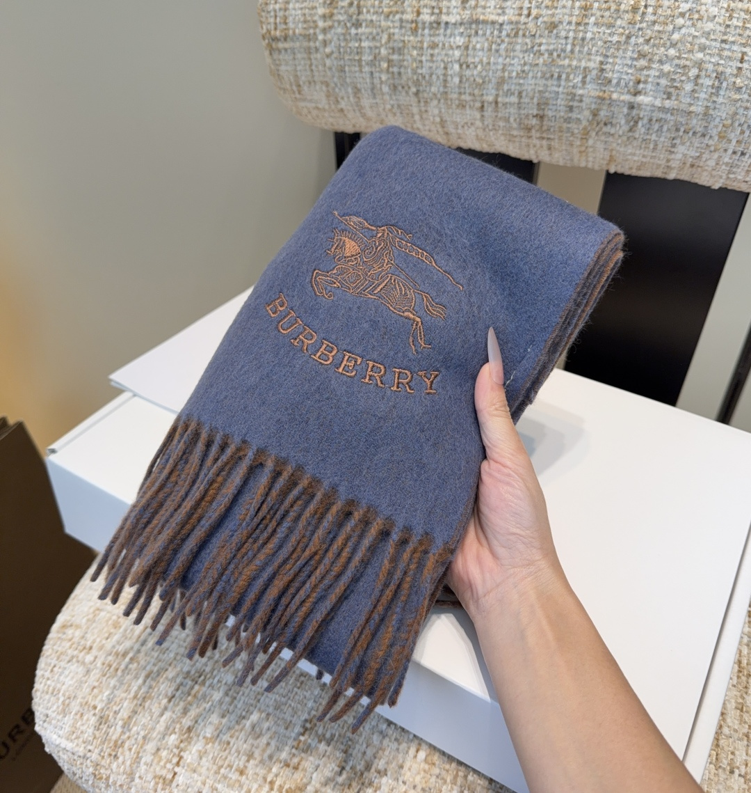 【▪️家属福利来了！！巴宝莉高端重磅男士围巾！】怒赞推荐，激动~！！下手绝对要快，同步专柜，最高端的男士