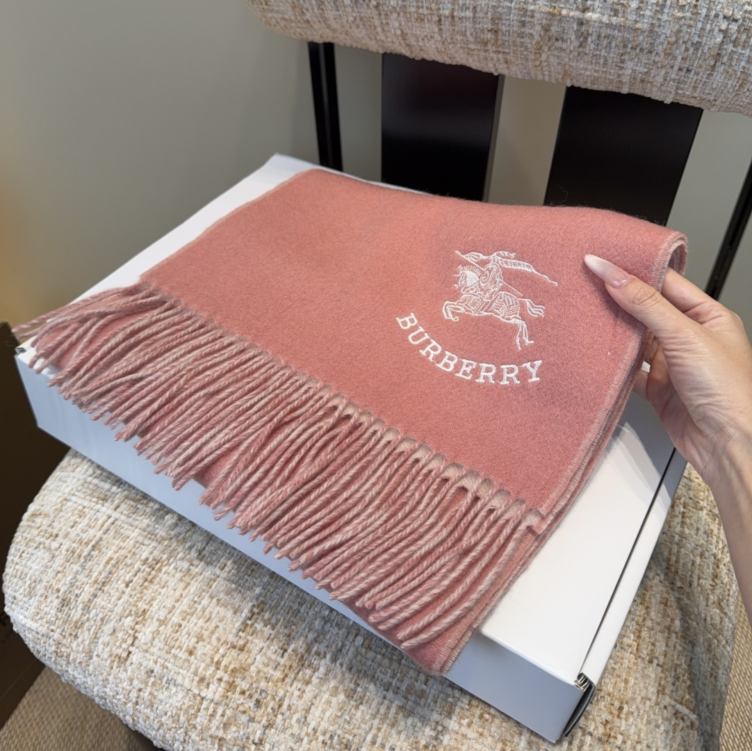 【▪️家属福利来了！！巴宝莉高端重磅男士围巾！】怒赞推荐，激动~！！下手绝对要快，同步专柜，最高端的男士