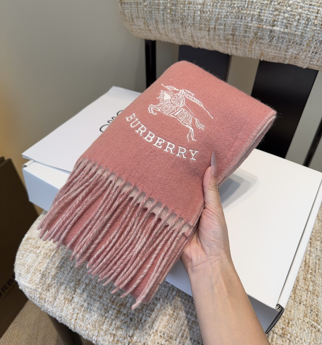 【▪️家属福利来了！！巴宝莉高端重磅男士围巾！】怒赞推荐，激动~！！下手绝对要快，同步专柜，最高端的男士