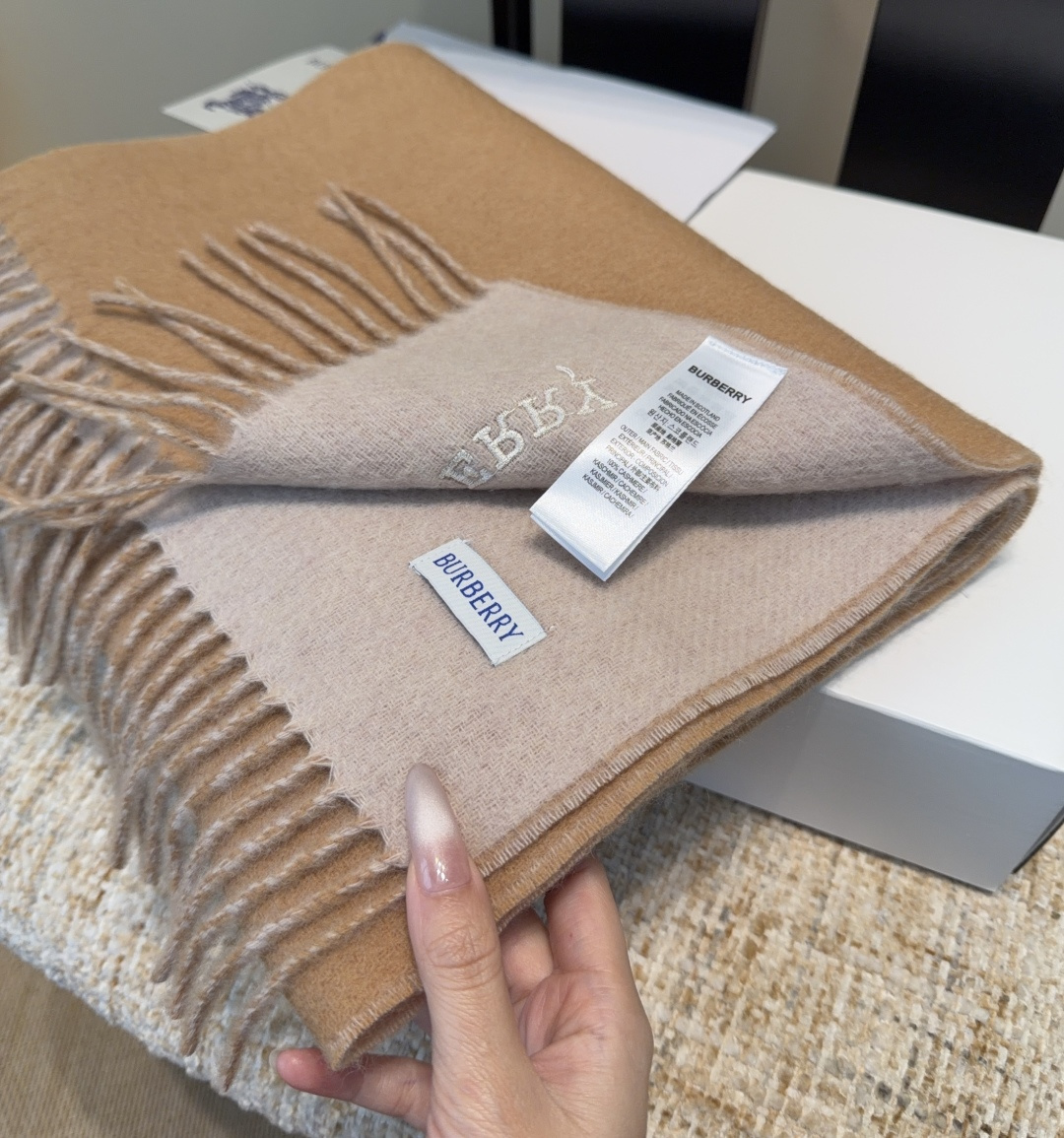 【▪️家属福利来了！！巴宝莉高端重磅男士围巾！】怒赞推荐，激动~！！下手绝对要快，同步专柜，最高端的男士