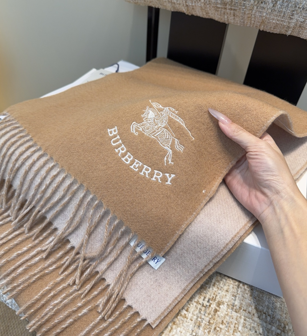 【▪️家属福利来了！！巴宝莉高端重磅男士围巾！】怒赞推荐，激动~！！下手绝对要快，同步专柜，最高端的男士