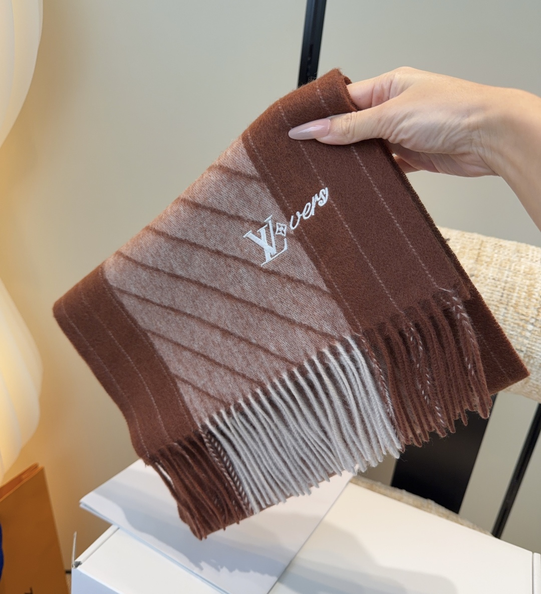 Lv围巾❗️好看的要疯掉了，太有型太有魅力了❗️❗️非常斯文时尚的秋冬单品！真的很喜欢，非常Classi