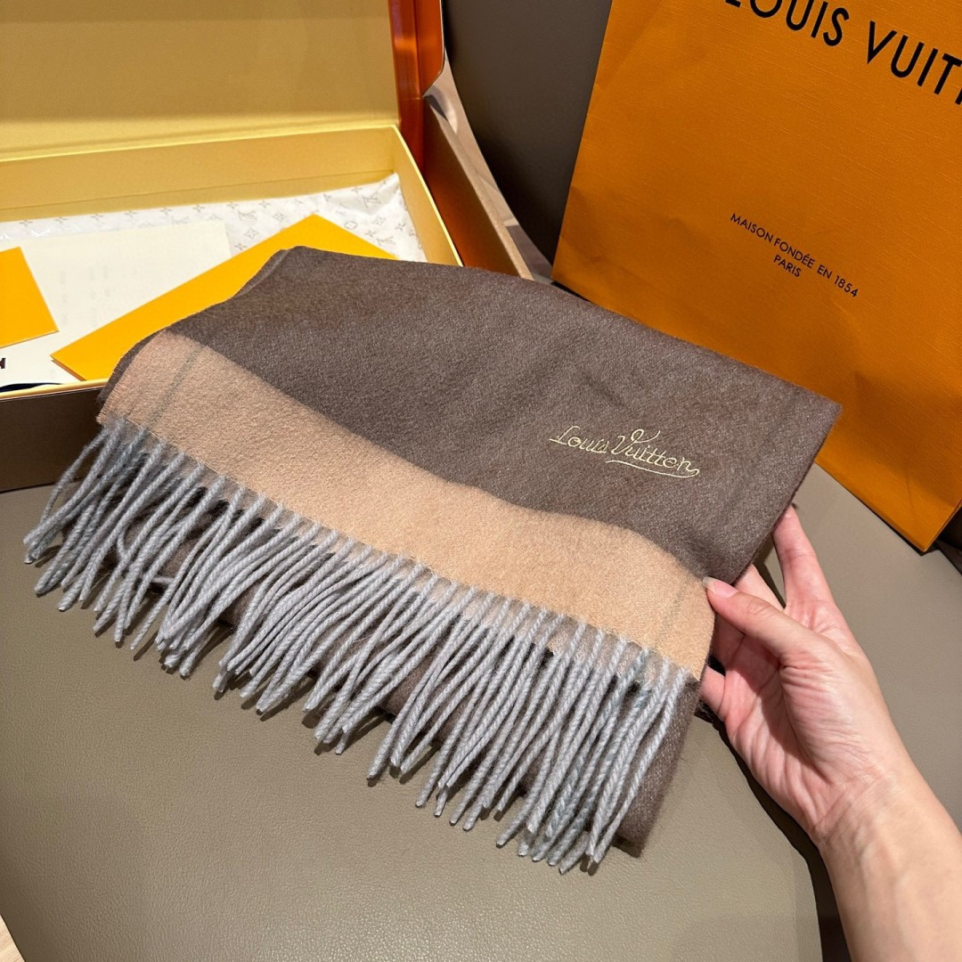 【▪️家属福利来了！！Lv 高端重磅围巾！】怒赞推荐，激动~！！下手绝对要快，同工艺难度大，超级无敌软糯