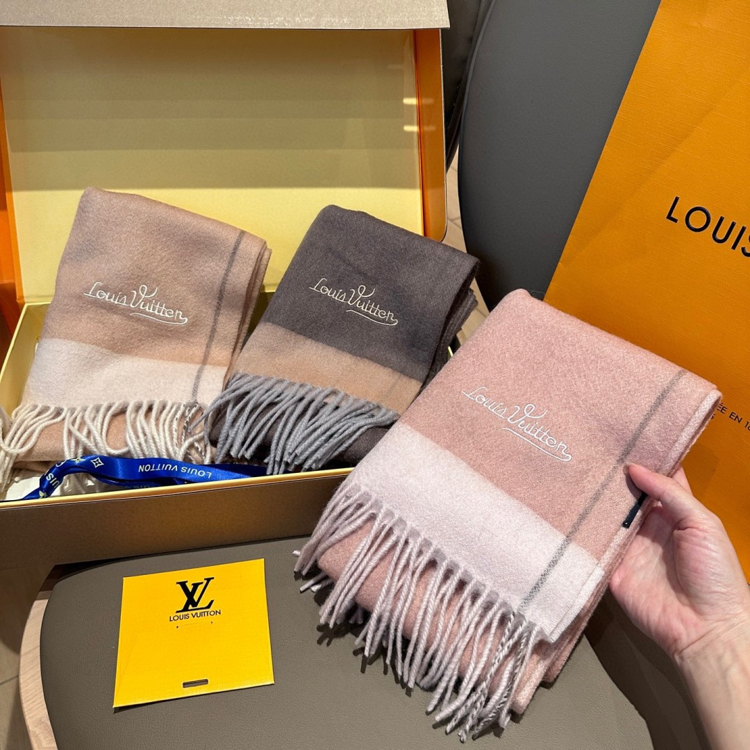 【▪️家属福利来了！！Lv 高端重磅围巾！】怒赞推荐，激动~！！下手绝对要快，同工艺难度大，超级无敌软糯