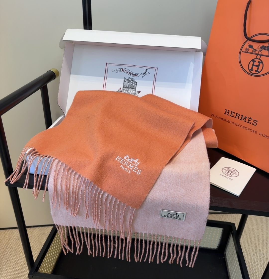 【▪️家属福利来了！！爱马仕高端重磅男士围巾！】怒赞推荐，激动~！！下手绝对要快，同步专柜，最高端的男士