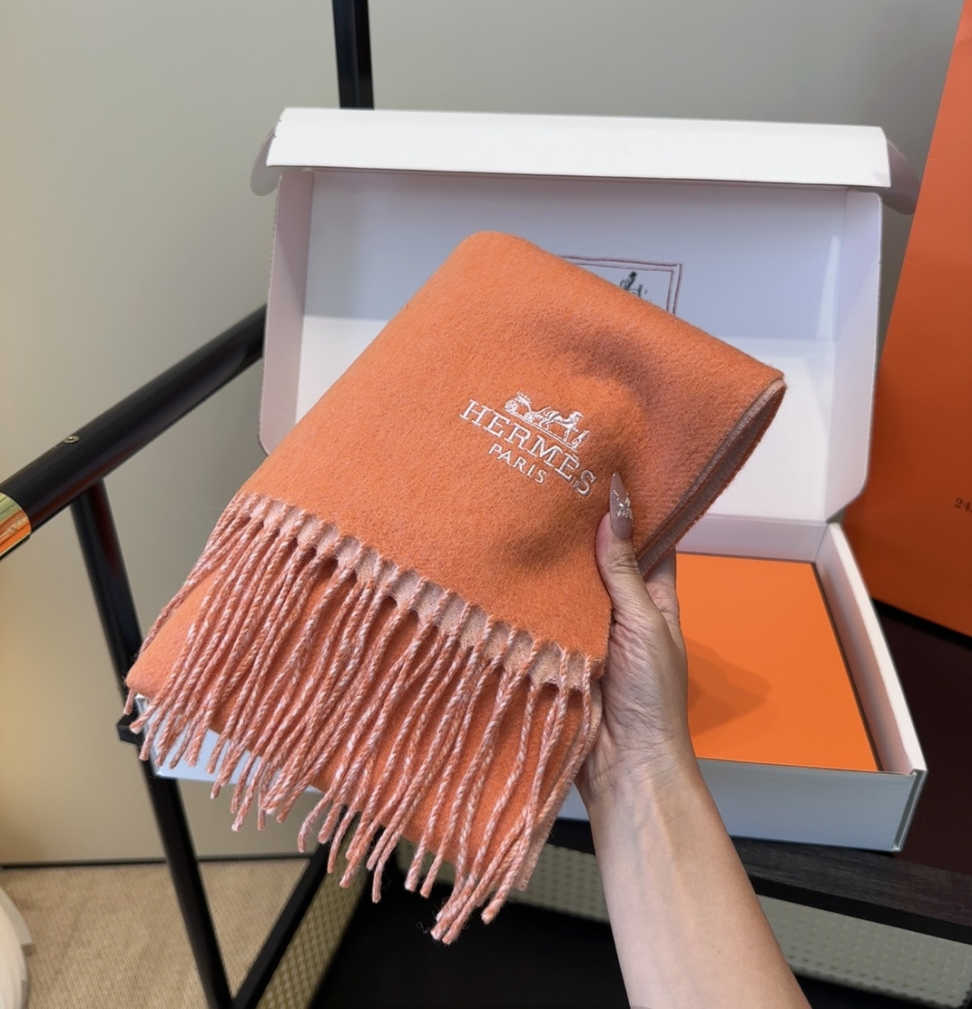 【▪️家属福利来了！！爱马仕高端重磅男士围巾！】怒赞推荐，激动~！！下手绝对要快，同步专柜，最高端的男士