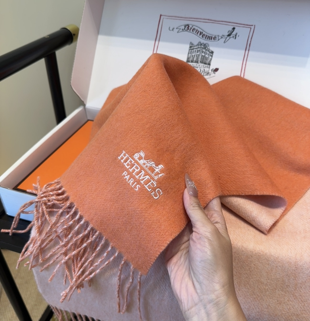 【▪️家属福利来了！！爱马仕高端重磅男士围巾！】怒赞推荐，激动~！！下手绝对要快，同步专柜，最高端的男士