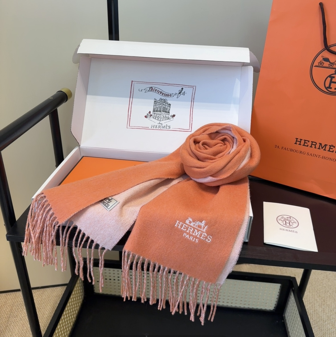 【▪️家属福利来了！！爱马仕高端重磅男士围巾！】怒赞推荐，激动~！！下手绝对要快，同步专柜，最高端的男士