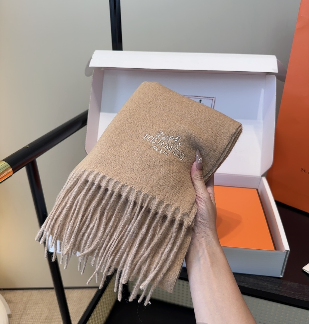 【▪️家属福利来了！！爱马仕高端重磅男士围巾！】怒赞推荐，激动~！！下手绝对要快，同步专柜，最高端的男士