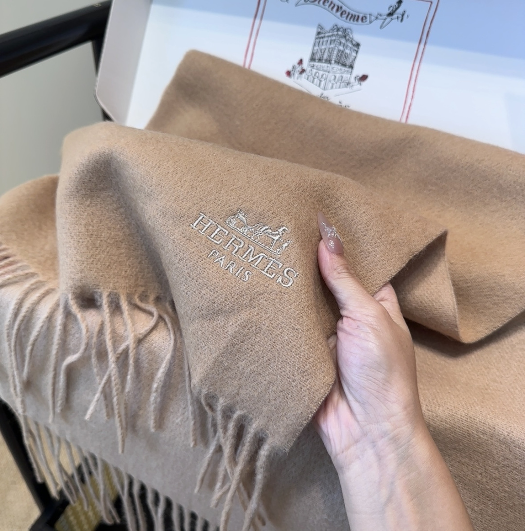 【▪️家属福利来了！！爱马仕高端重磅男士围巾！】怒赞推荐，激动~！！下手绝对要快，同步专柜，最高端的男士