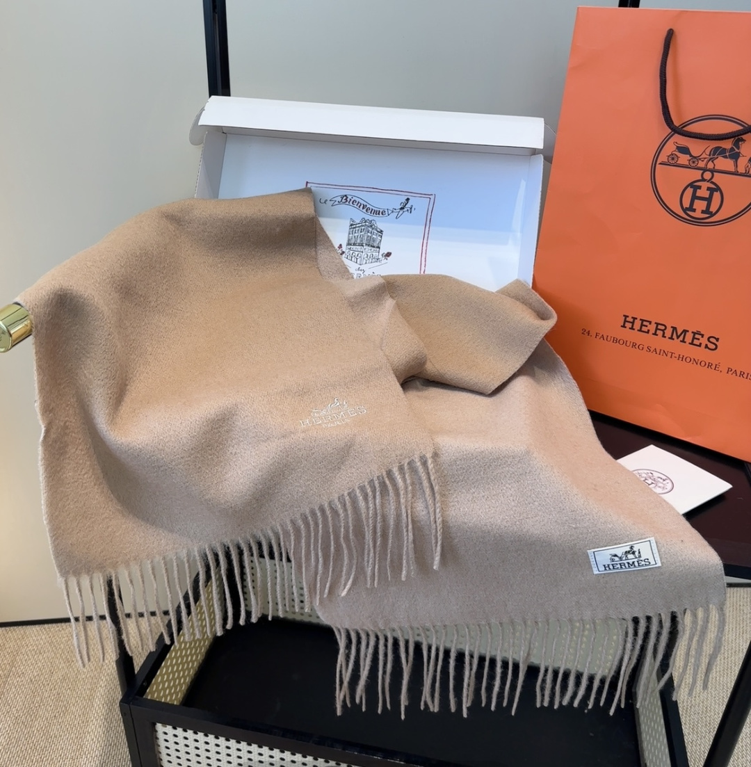 【▪️家属福利来了！！爱马仕高端重磅男士围巾！】怒赞推荐，激动~！！下手绝对要快，同步专柜，最高端的男士