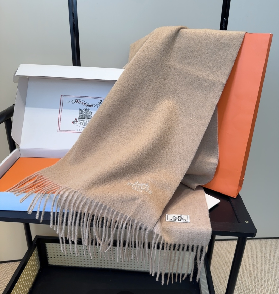 【▪️家属福利来了！！爱马仕高端重磅男士围巾！】怒赞推荐，激动~！！下手绝对要快，同步专柜，最高端的男士
