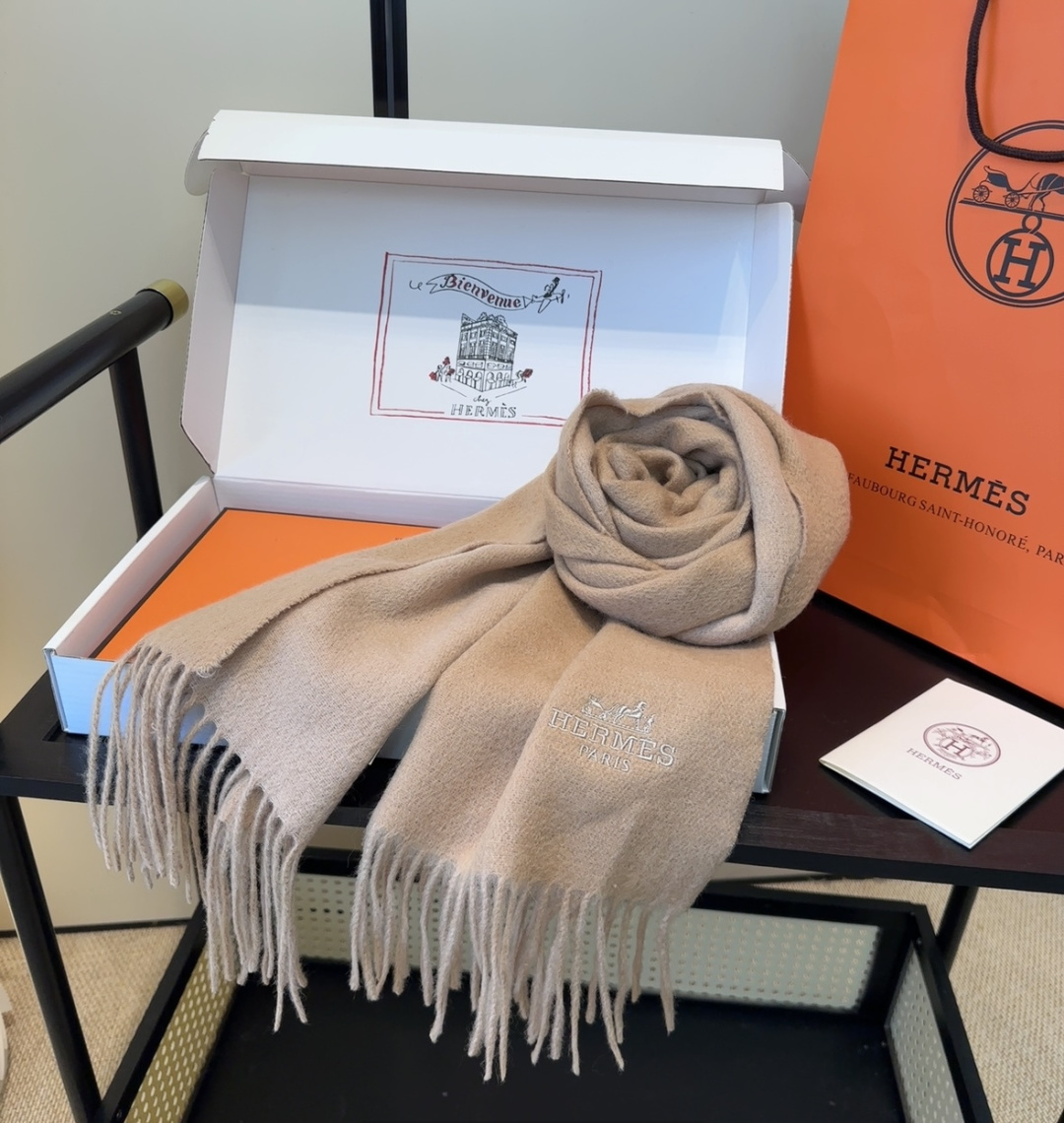 【▪️家属福利来了！！爱马仕高端重磅男士围巾！】怒赞推荐，激动~！！下手绝对要快，同步专柜，最高端的男士