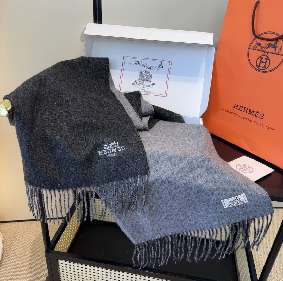 【▪️家属福利来了！！爱马仕高端重磅男士围巾！】怒赞推荐，激动~！！下手绝对要快，同步专柜，最高端的男士