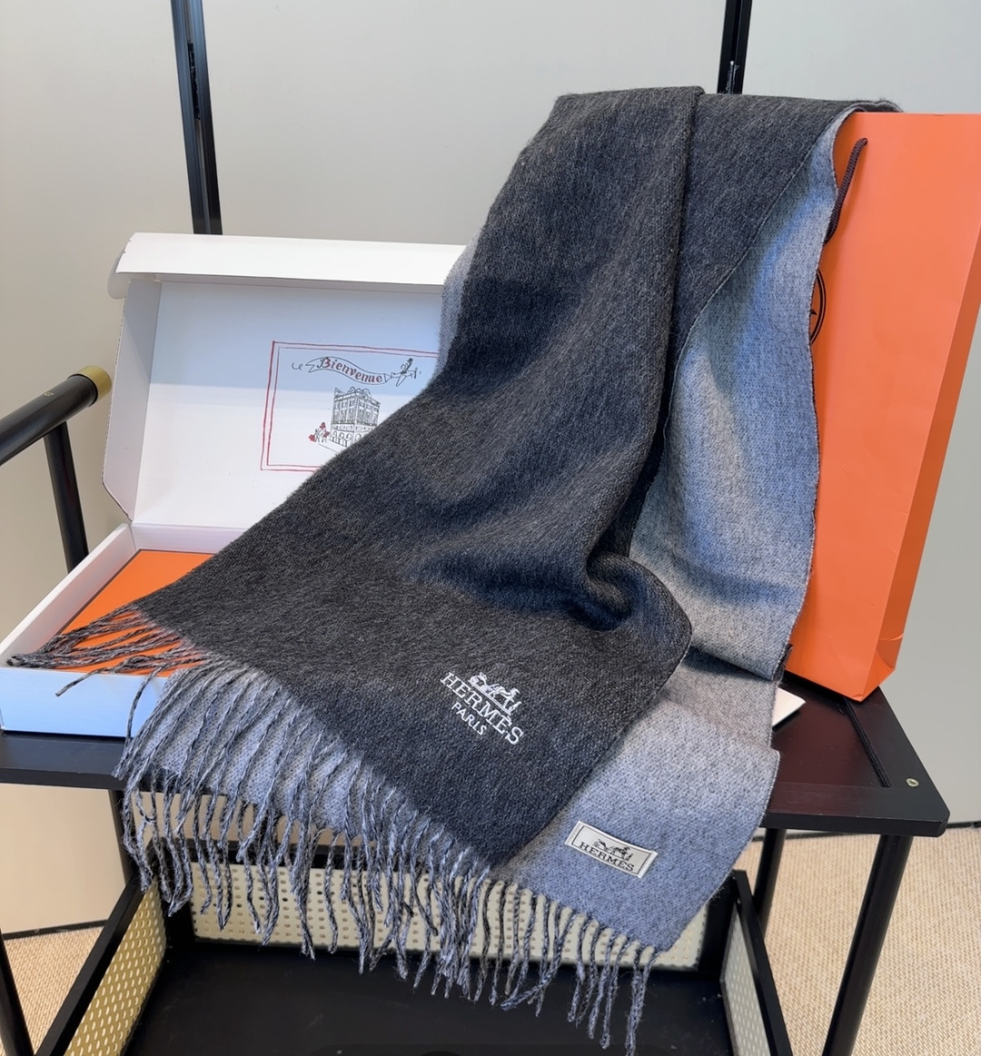 【▪️家属福利来了！！爱马仕高端重磅男士围巾！】怒赞推荐，激动~！！下手绝对要快，同步专柜，最高端的男士