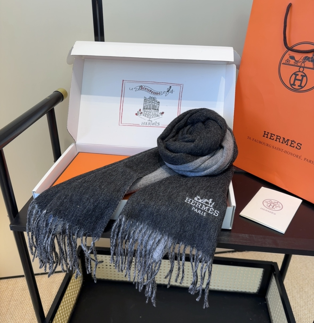 【▪️家属福利来了！！爱马仕高端重磅男士围巾！】怒赞推荐，激动~！！下手绝对要快，同步专柜，最高端的男士
