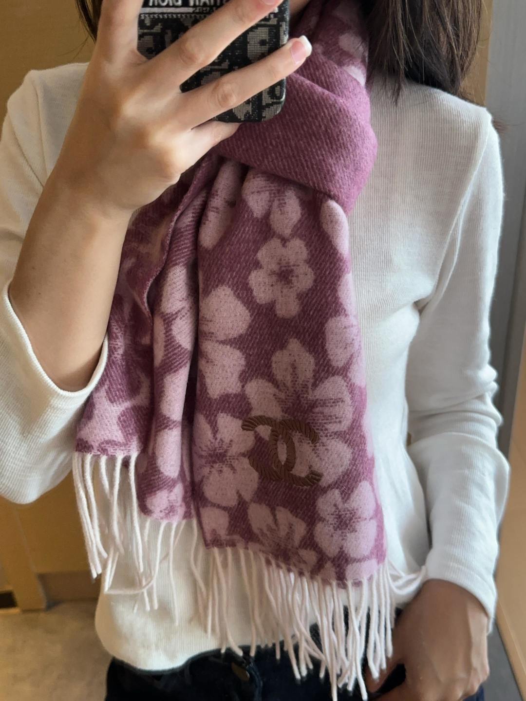 上新！2025秋冬香奈儿男女同款，同步，高端羊绒针织围巾！ 可正式，可随意，非常Classical的设计