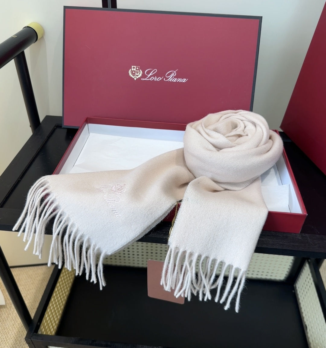🆕Loro Piana · 【贸易公司尾单，极品山羊绒围巾披肩】送人自留都太高大上了😍重磅上新，爆款爆款