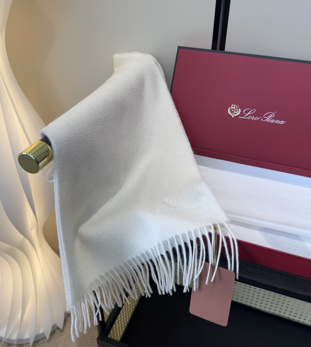 🆕Loro Piana · 【贸易公司尾单，极品山羊绒围巾披肩】送人自留都太高大上了😍重磅上新，爆款爆款
