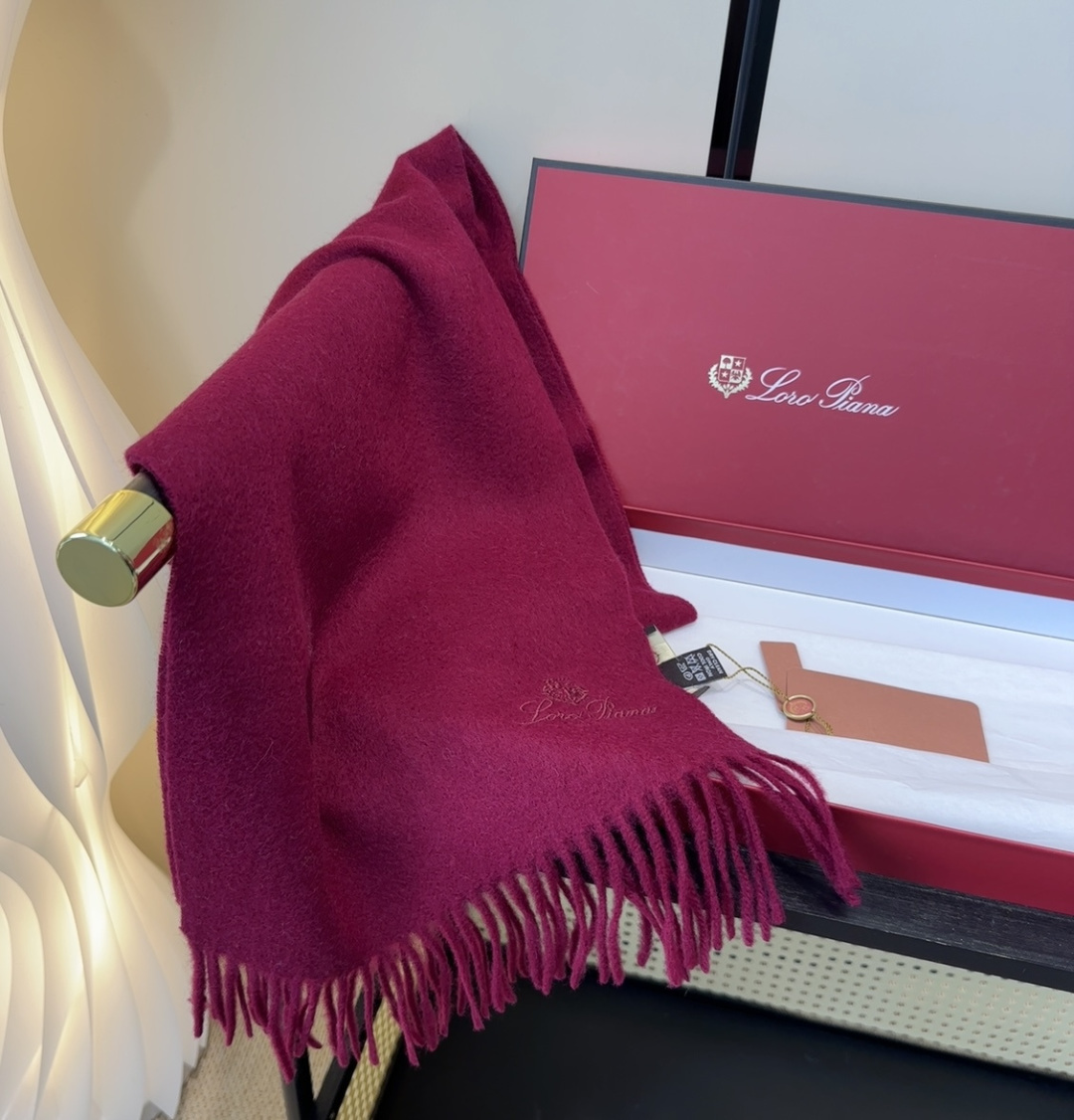 🆕Loro Piana · 【贸易公司尾单，极品山羊绒围巾披肩】送人自留都太高大上了😍重磅上新，爆款爆款