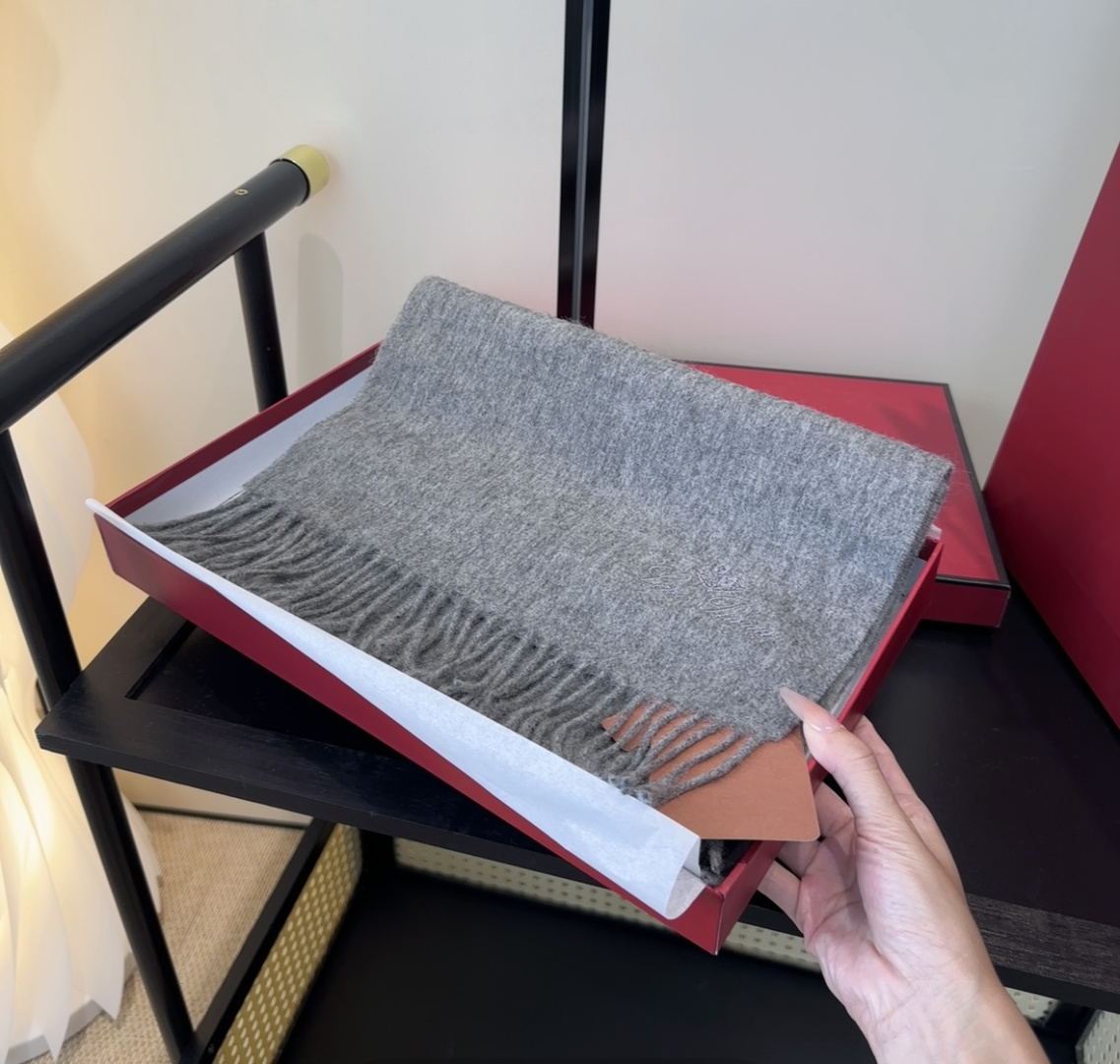 🆕Loro Piana · 【贸易公司尾单，极品山羊绒围巾披肩】送人自留都太高大上了😍重磅上新，爆款爆款