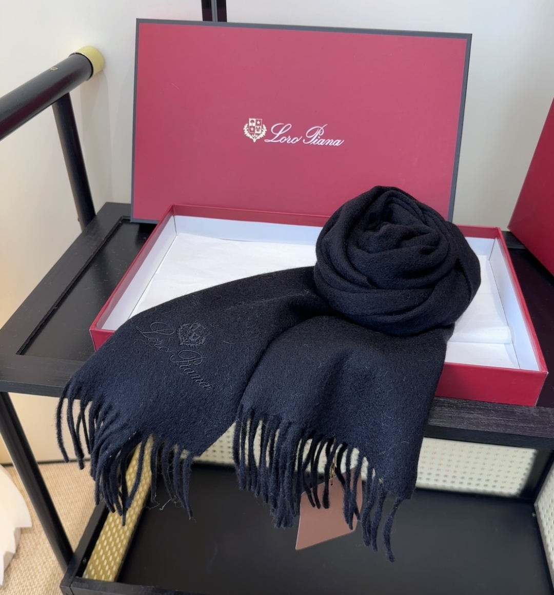 🆕Loro Piana · 【贸易公司尾单，极品山羊绒围巾披肩】送人自留都太高大上了😍重磅上新，爆款爆款