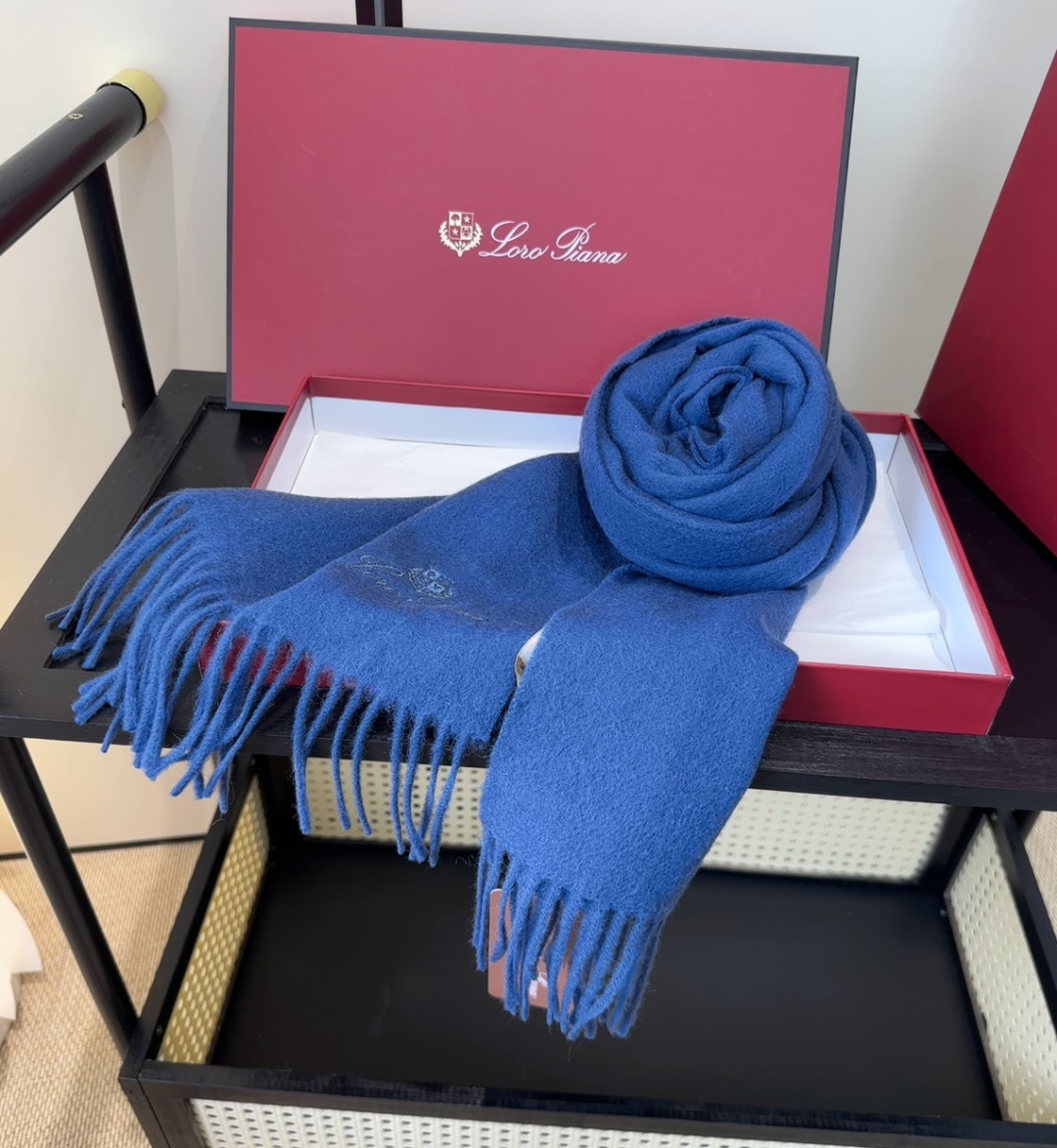 🆕Loro Piana · 【贸易公司尾单，极品山羊绒围巾披肩】送人自留都太高大上了😍重磅上新，爆款爆款