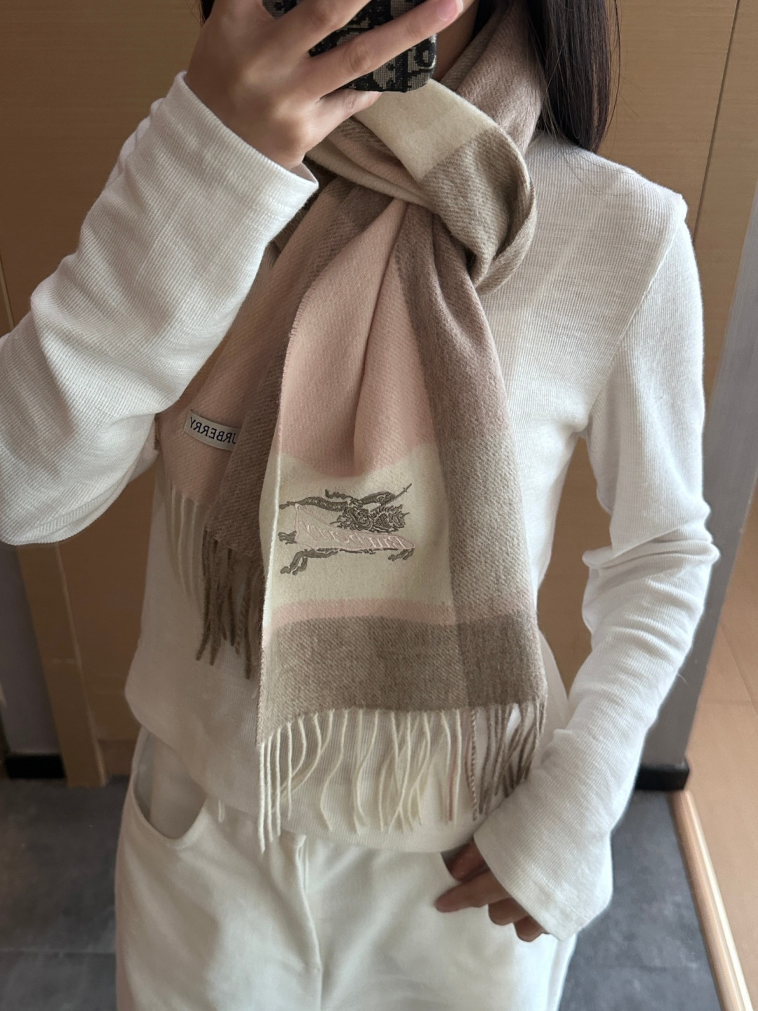 Burberry · 巴宝莉围巾❗️好看的要疯掉了，太有型太有魅力了❗️❗️非常斯文时尚的秋冬单品！真的