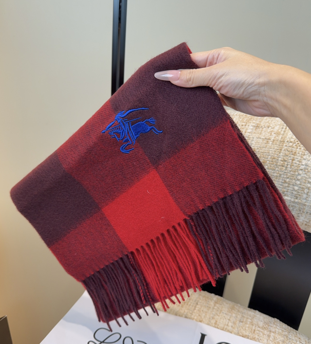 Burberry · 巴宝莉围巾❗️好看的要疯掉了，太有型太有魅力了❗️❗️非常斯文时尚的秋冬单品！真的