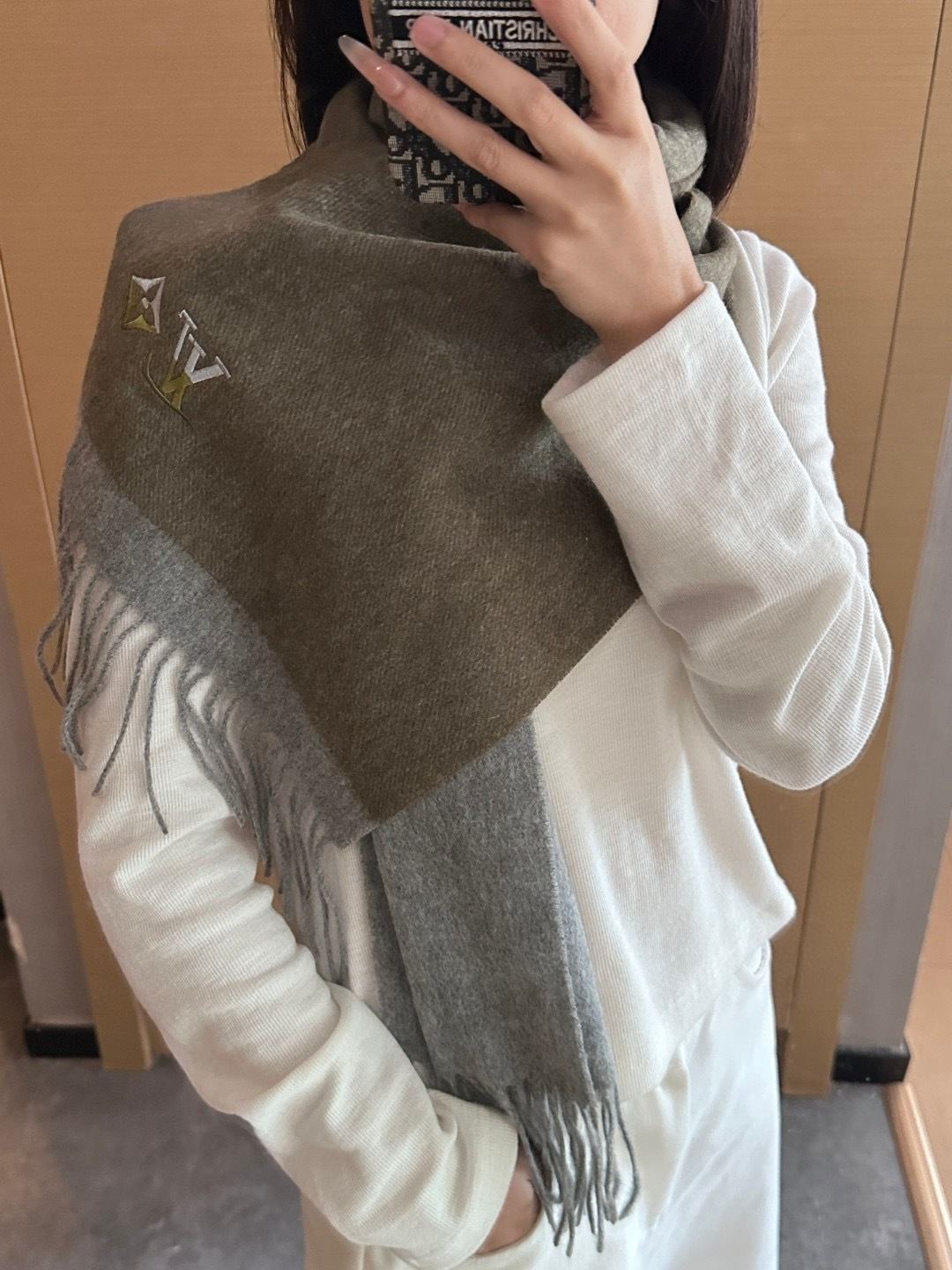 Lv围巾❗️好看的要疯掉了，太有型太有魅力了❗️❗️非常斯文时尚的秋冬单品！真的很喜欢，非常Classi