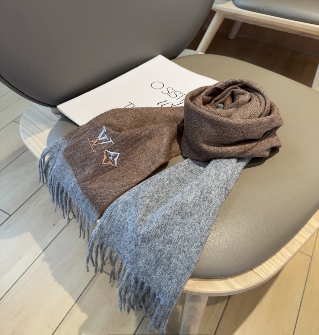 Lv围巾❗️好看的要疯掉了，太有型太有魅力了❗️❗️非常斯文时尚的秋冬单品！真的很喜欢，非常Classi