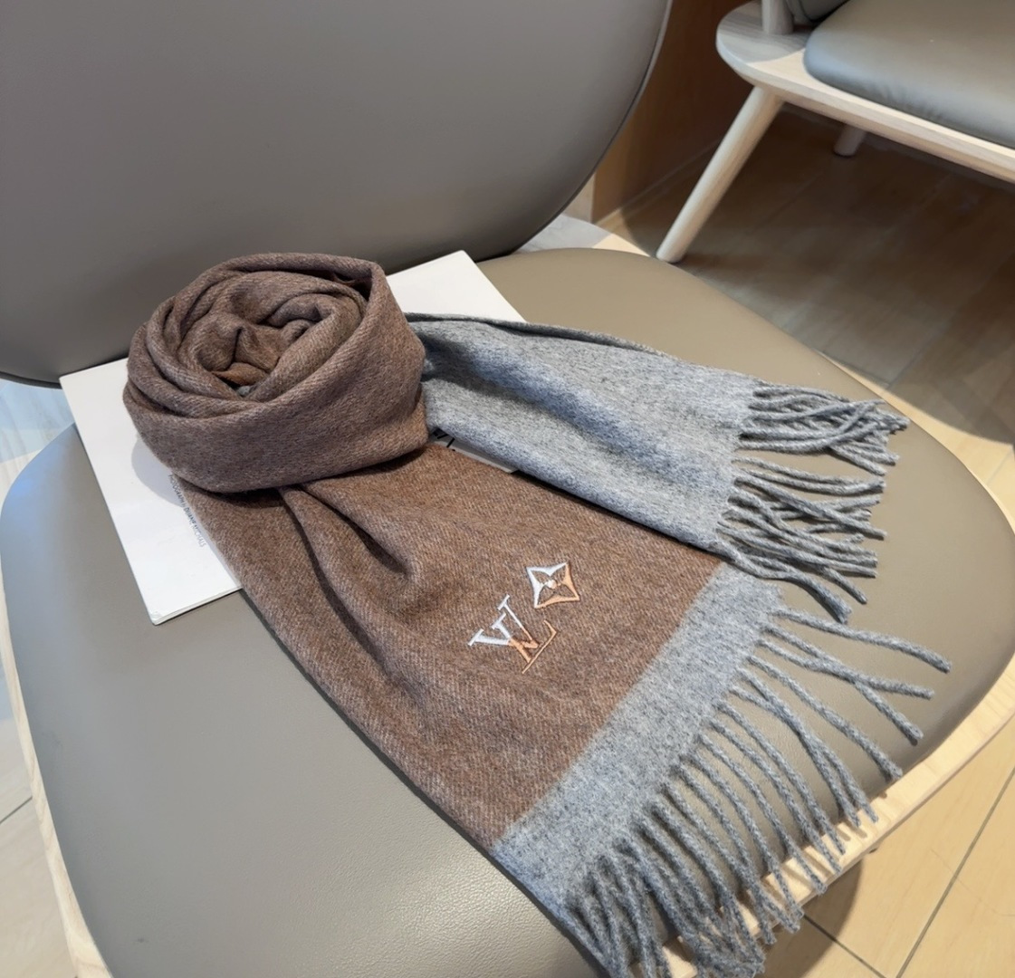 Lv围巾❗️好看的要疯掉了，太有型太有魅力了❗️❗️非常斯文时尚的秋冬单品！真的很喜欢，非常Classi