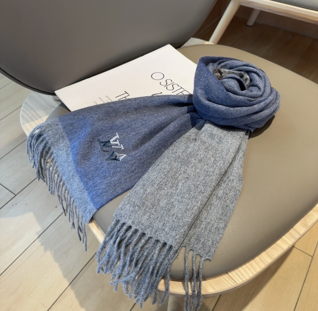 Lv围巾❗️好看的要疯掉了，太有型太有魅力了❗️❗️非常斯文时尚的秋冬单品！真的很喜欢，非常Classi