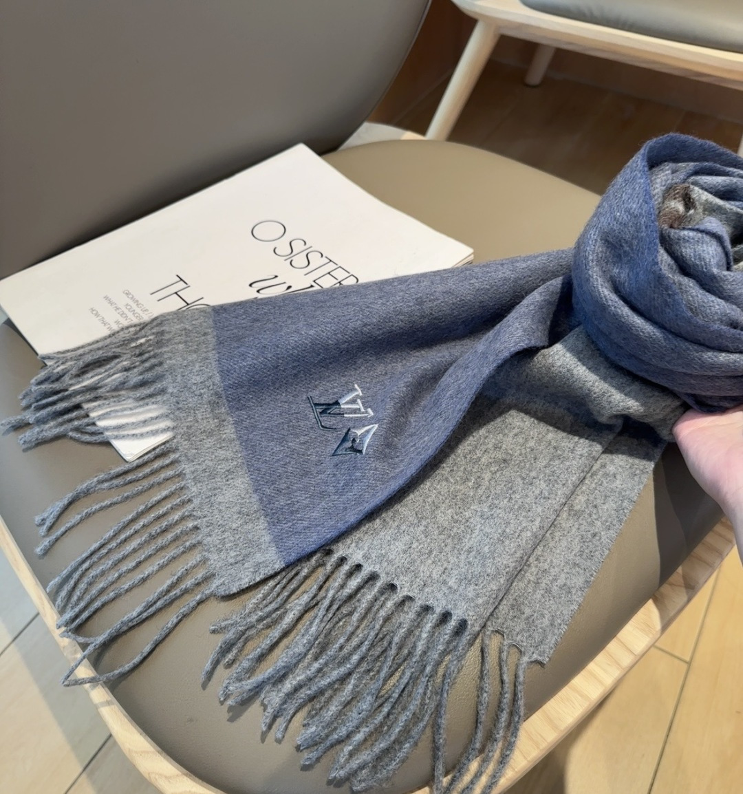 Lv围巾❗️好看的要疯掉了，太有型太有魅力了❗️❗️非常斯文时尚的秋冬单品！真的很喜欢，非常Classi