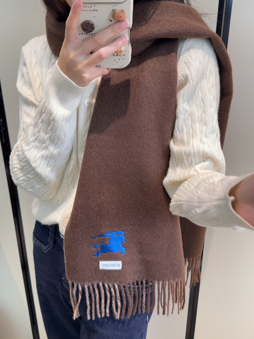 NO:704482,Burberry double-color double-sided jacquard scarf, the latest autumn and winter style, queue up to buy, absolutely excellent upper body effect, double-sided cashmere is extremely thick, heavy weight, super warm, two-color splicing, better layering, suitable for both men and women, specification 35* high version scarf, high version scarf, burberry19860909巴宝莉双拼色 双面提花围巾 秋冬最新款 排队买 绝对的上身效果极佳 ,双面羊绒厚实无比,大克重 超级保暖 双色拼接 层次感更好 男女均适用 规格35*高版本围巾,高版本围巾,burberry,scarf