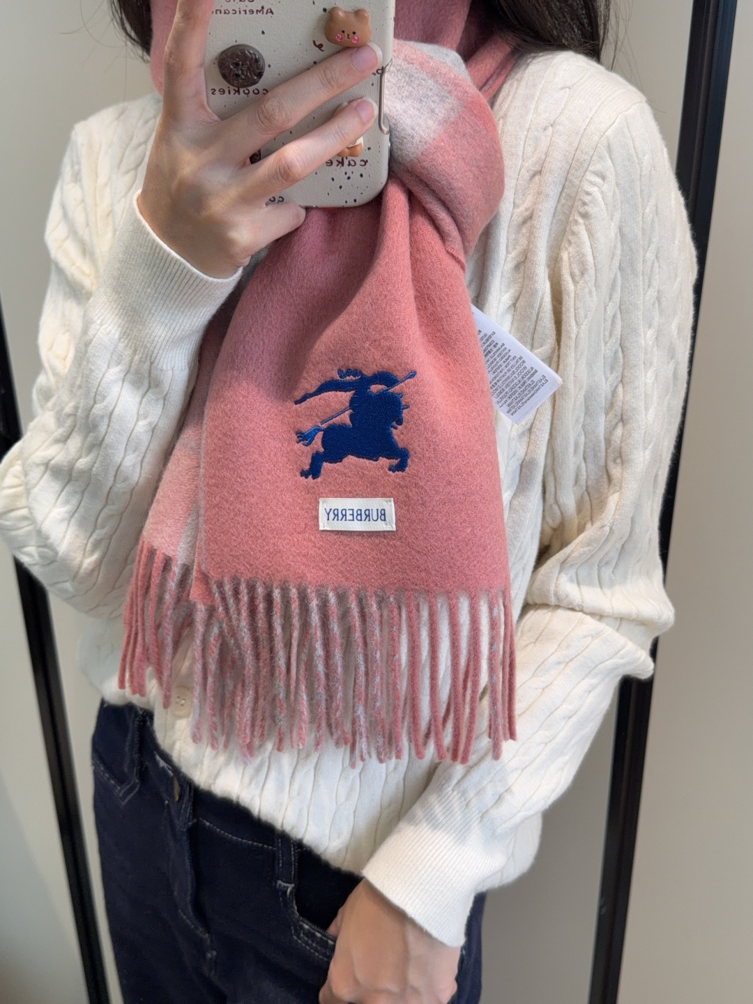 NO:711529,Burberry double color combination double-sided jacquard scarf, the latest autumn and winter style, queue up to buy, absolutely excellent upper body effect, double-sided cashmere is extremely thick, heavy weight, super warm, two-color splicing, better layering, suitable for both men and women, specification 35*180 high version scarf, high version scarf, burberry19860909巴宝莉双拼色 双面提花围巾 秋冬最新款 排队买 绝对的上身效果极佳 ,双面羊绒厚实无比,大克重 超级保暖 双色拼接 层次感更好 男女均适用 规格35*180高版本围巾,高版本围巾,burberry,scarf