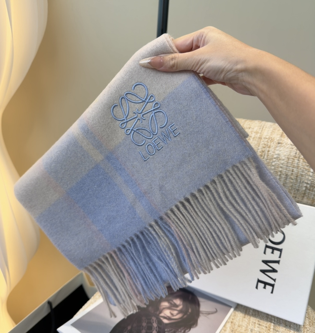 Loewe scarf ?? ， ， ， ， loewe ， logo， ， ， ， ， ， ， ：30x 180cm — photo 4