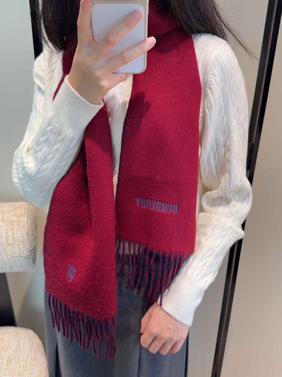 NO:727257,Burberry scarves are crazy beautiful, so stylish and charming, a very elegant and fashionable autumn and winter item!  I really like it, it’s a very classic men’s design. The men’s items are small but refined, and the feel is really amazing. The effect on the upper body is really good, no matter how you wear it, it looks good!  !  This style is really worth buying with your eyes closed, and it can be easily worn by any age group!  !  !  30*cm high version scarf, high version scarf, burberry19860909巴宝莉围巾好看的要疯掉了,太有型太有魅力了非常斯文时尚的秋冬单品！真的很喜欢,非常Classical的男款设计.男人的东西少而精手感真的绝了上身效果真的随便怎么围都好看！！这种款式真的闭着眼买,任何年龄层都轻松驾驭！！！30*cm高版本围巾,高版本围巾,burberry,scarf