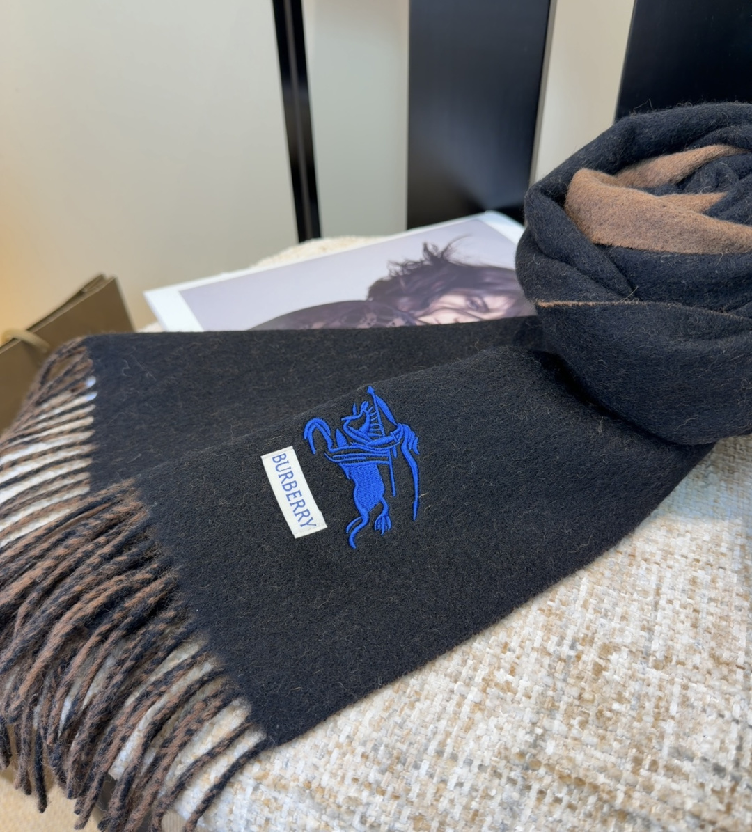 【▪️家属福利来了！！巴宝莉高端重磅男士围巾！】怒赞推荐，激动~！！下手绝对要快，同步专柜，最高端的男士