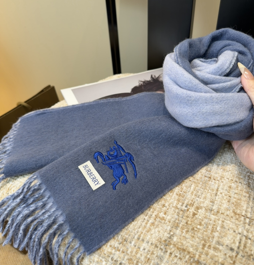 【▪️家属福利来了！！巴宝莉高端重磅男士围巾！】怒赞推荐，激动~！！下手绝对要快，同步专柜，最高端的男士