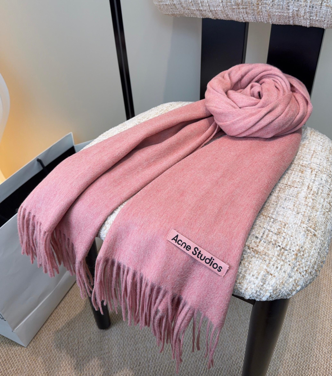 Acne 主打的系列~今年这个真是红啊~时髦气质的代名词‼️♥️自带高级气场‼️软软糯糯厚实温暖‼️再来