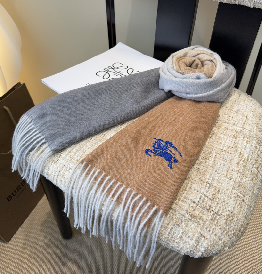 【▪️家属福利来了！！巴宝莉高端重磅男士围巾！】怒赞推荐，激动~！！下手绝对要快，同步专柜，最高端的男士