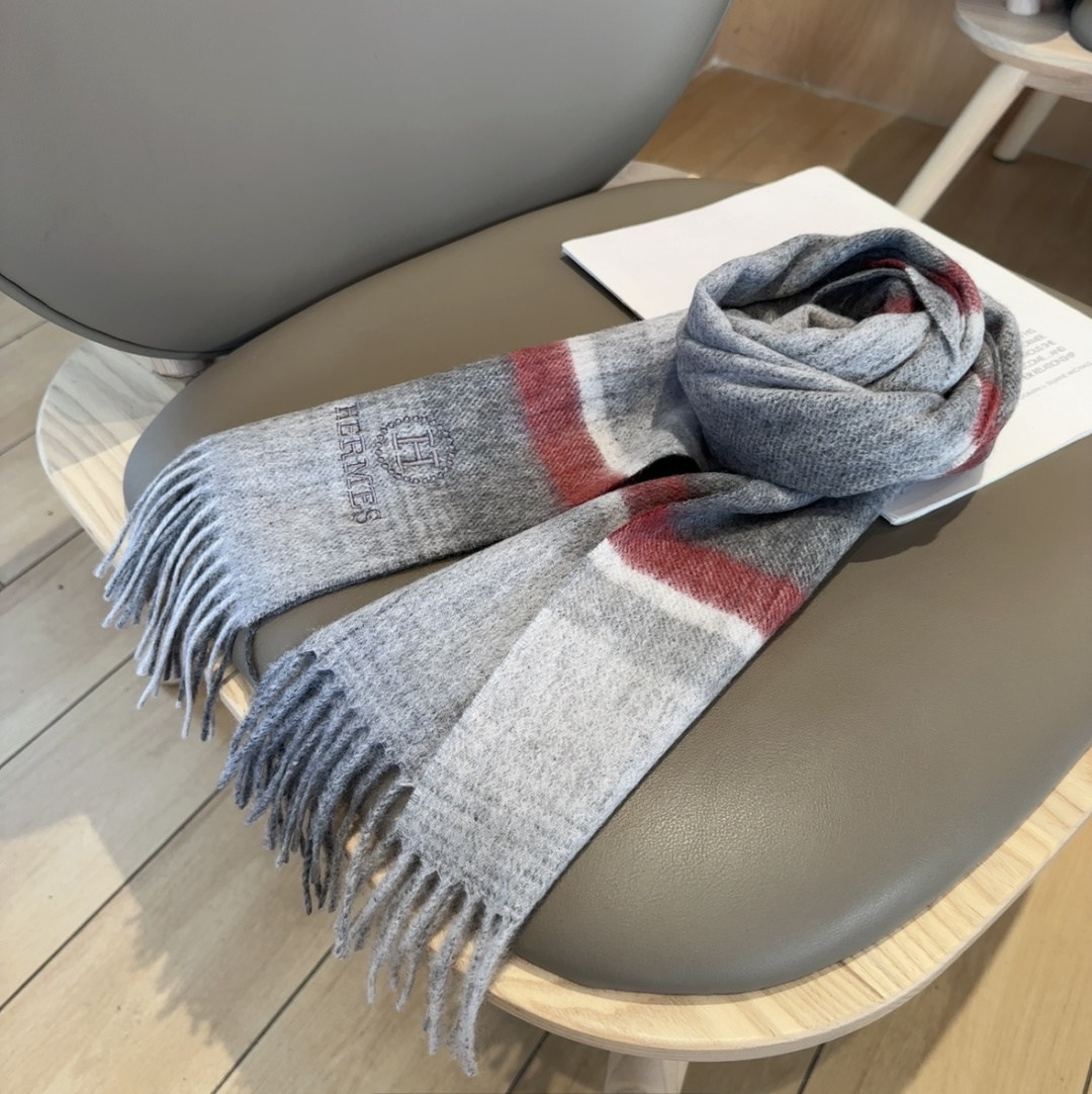 上新！Hermes · 爱马仕，大H难得一见的温柔配色，低调又不失优雅❗️】一条围巾两种风格搭配，高级舒