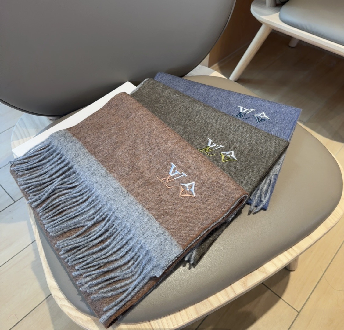 Lv围巾❗️好看的要疯掉了，太有型太有魅力了❗️❗️非常斯文时尚的秋冬单品！真的很喜欢，非常Classi