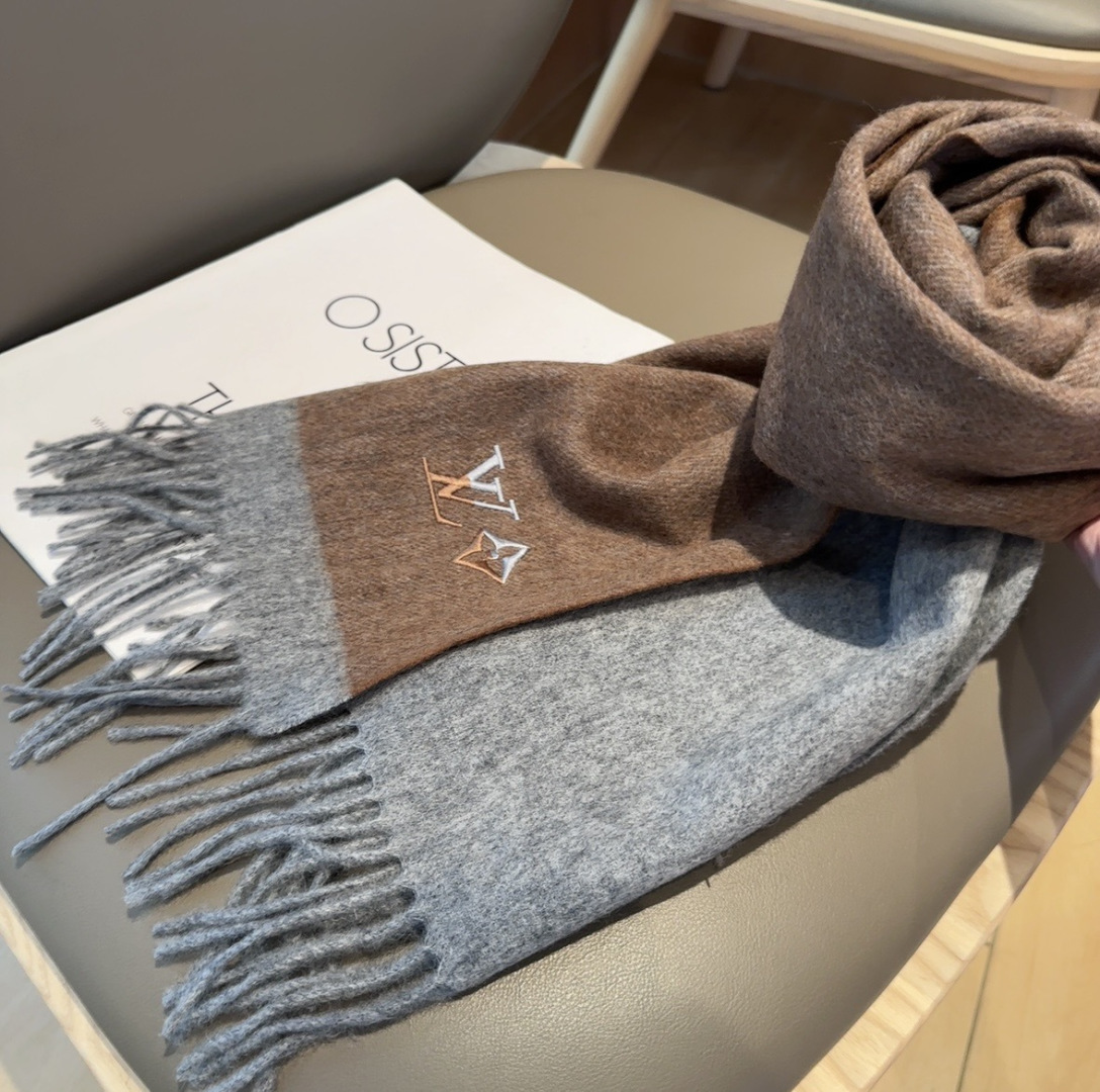 Lv围巾❗️好看的要疯掉了，太有型太有魅力了❗️❗️非常斯文时尚的秋冬单品！真的很喜欢，非常Classi