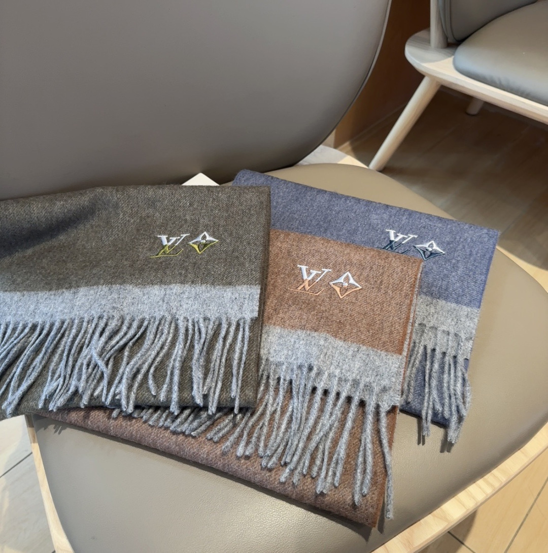 Lv围巾❗️好看的要疯掉了，太有型太有魅力了❗️❗️非常斯文时尚的秋冬单品！真的很喜欢，非常Classi
