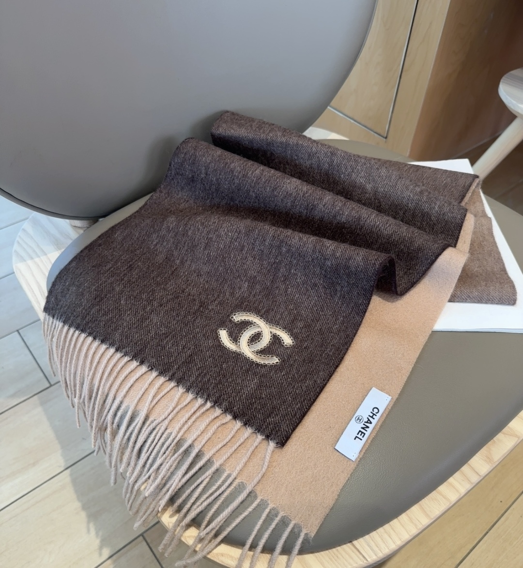 【▪香奈儿· 难得一见的温柔配色，超级迷恋❗️气质低调恬静又不失优雅❗️】重点推荐❗️高级舒适时髦气质，